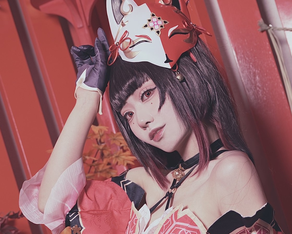 コスプレイヤー『オバケのQ』|様々な過去を演じる仮面の少女「花火」コスプレ|コスプレタイムズ