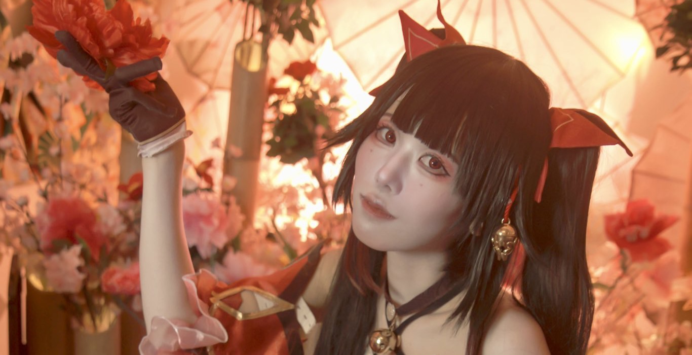 コスプレイヤー【えくあたん】|複数の顔を演じる火花のような可憐な少女「花火」コスプレ|コスプレタイムズ