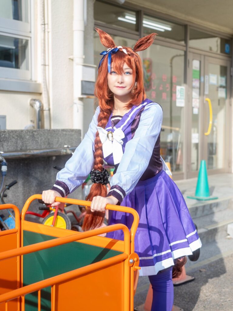 スーパークリークのコスプレをするむぎさん