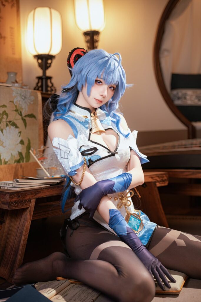甘雨のコスプレをする遥さん