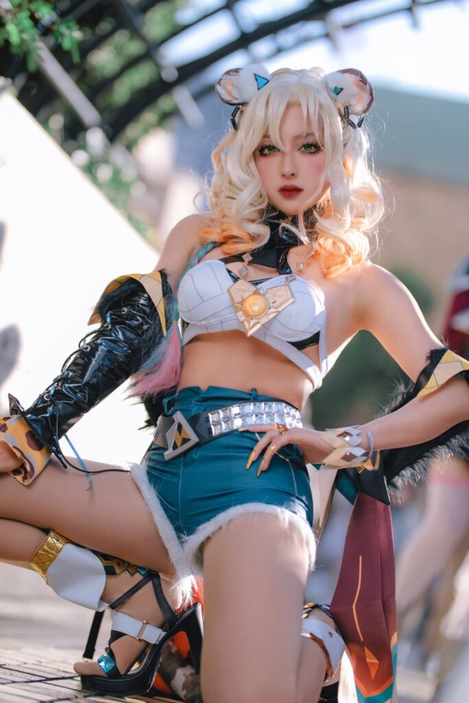 シロネンのコスプレをするらさん