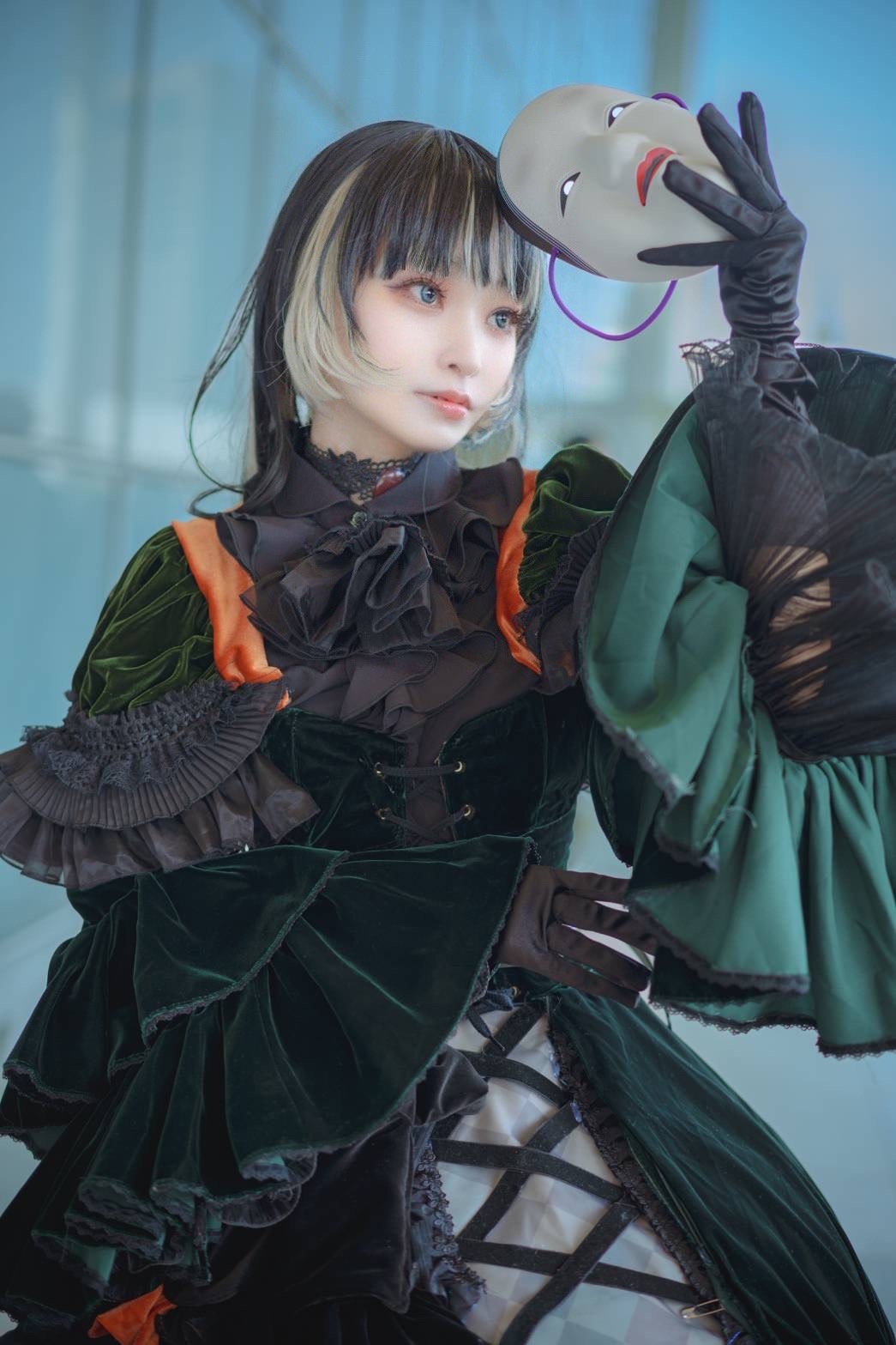儒烏風亭らでんのコスプレをするサリエさん
