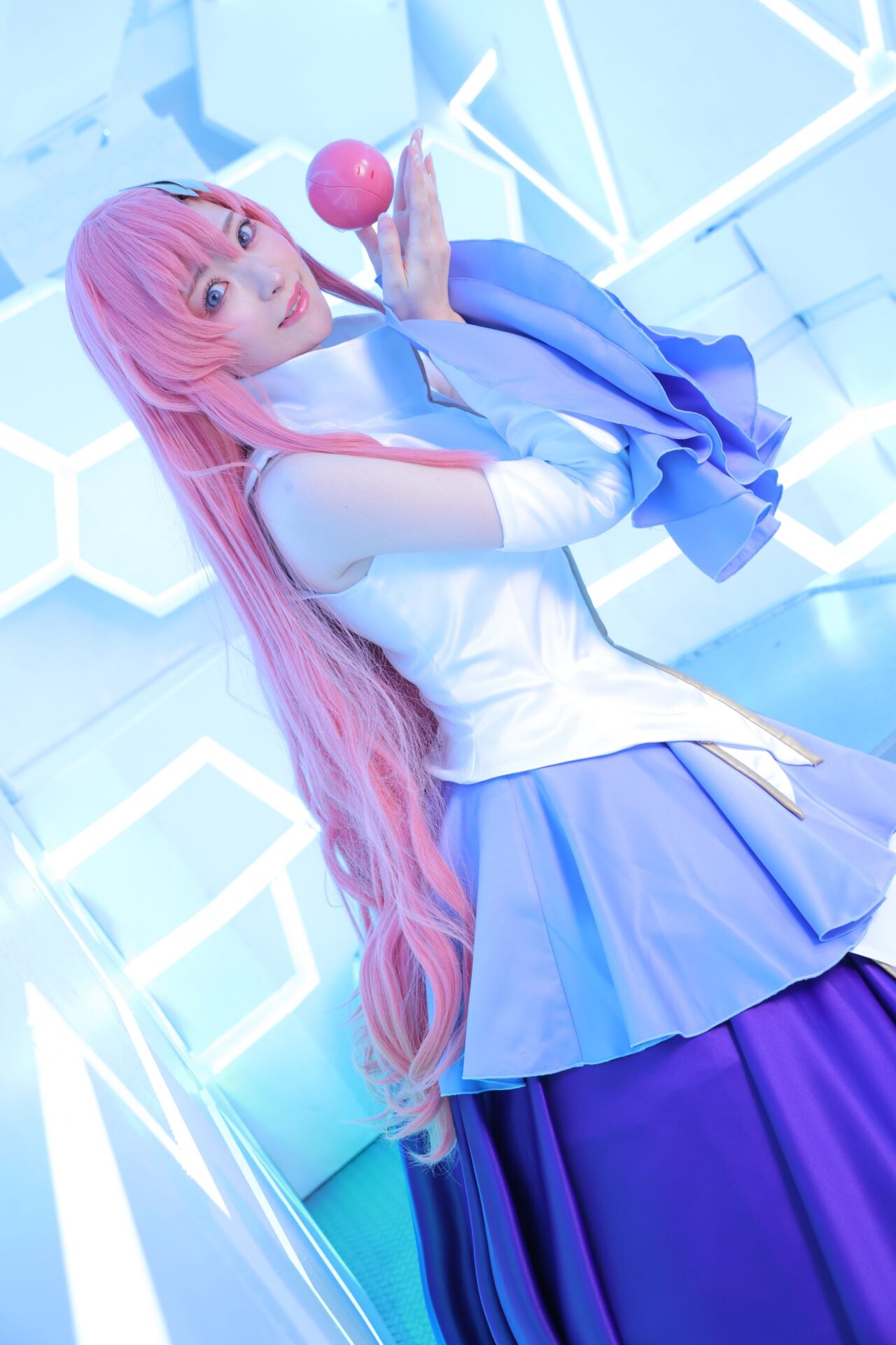 ラクス・クラインのコスプレをするまひるさん
