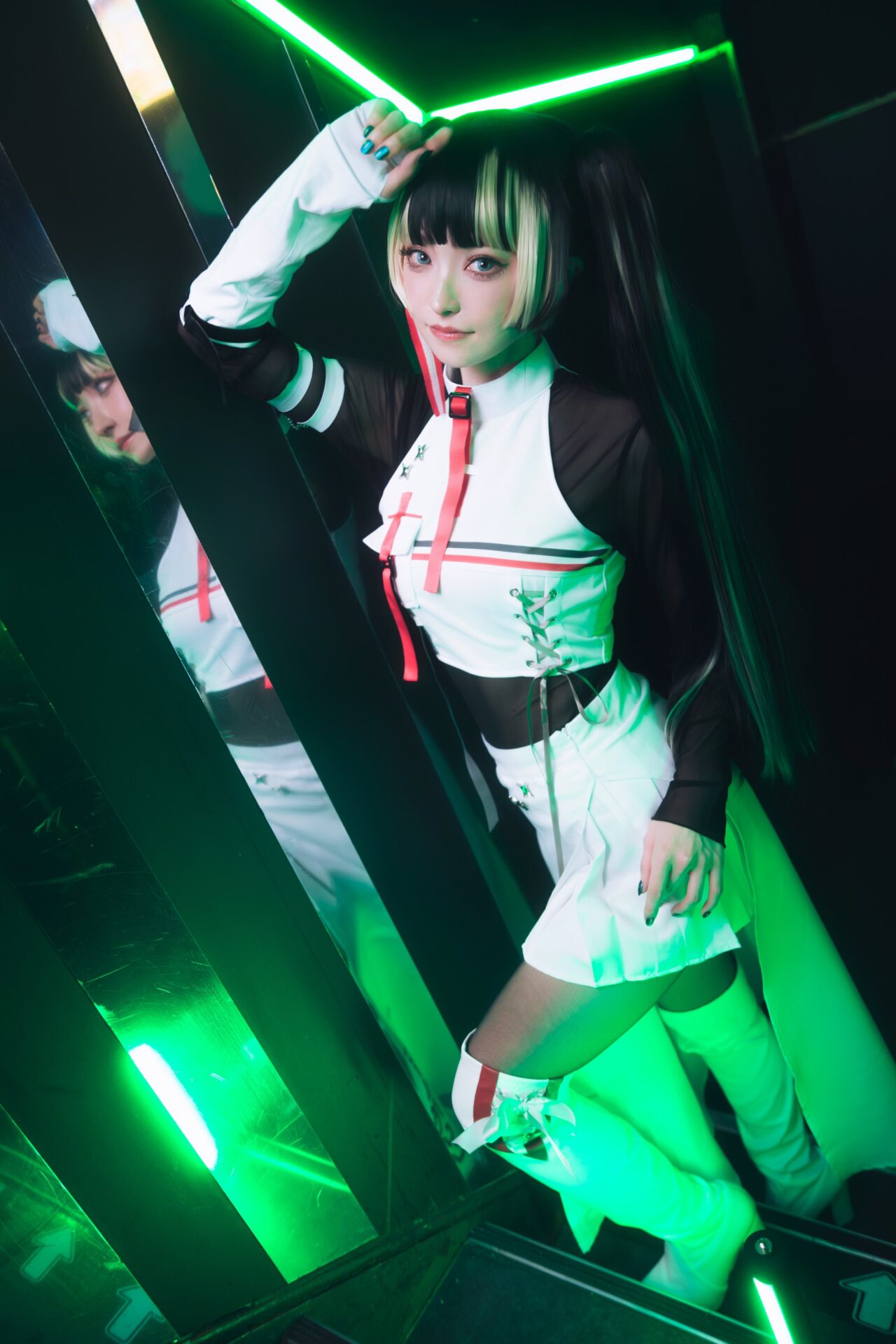 儒烏風亭らでんのコスプレをするまひるさん