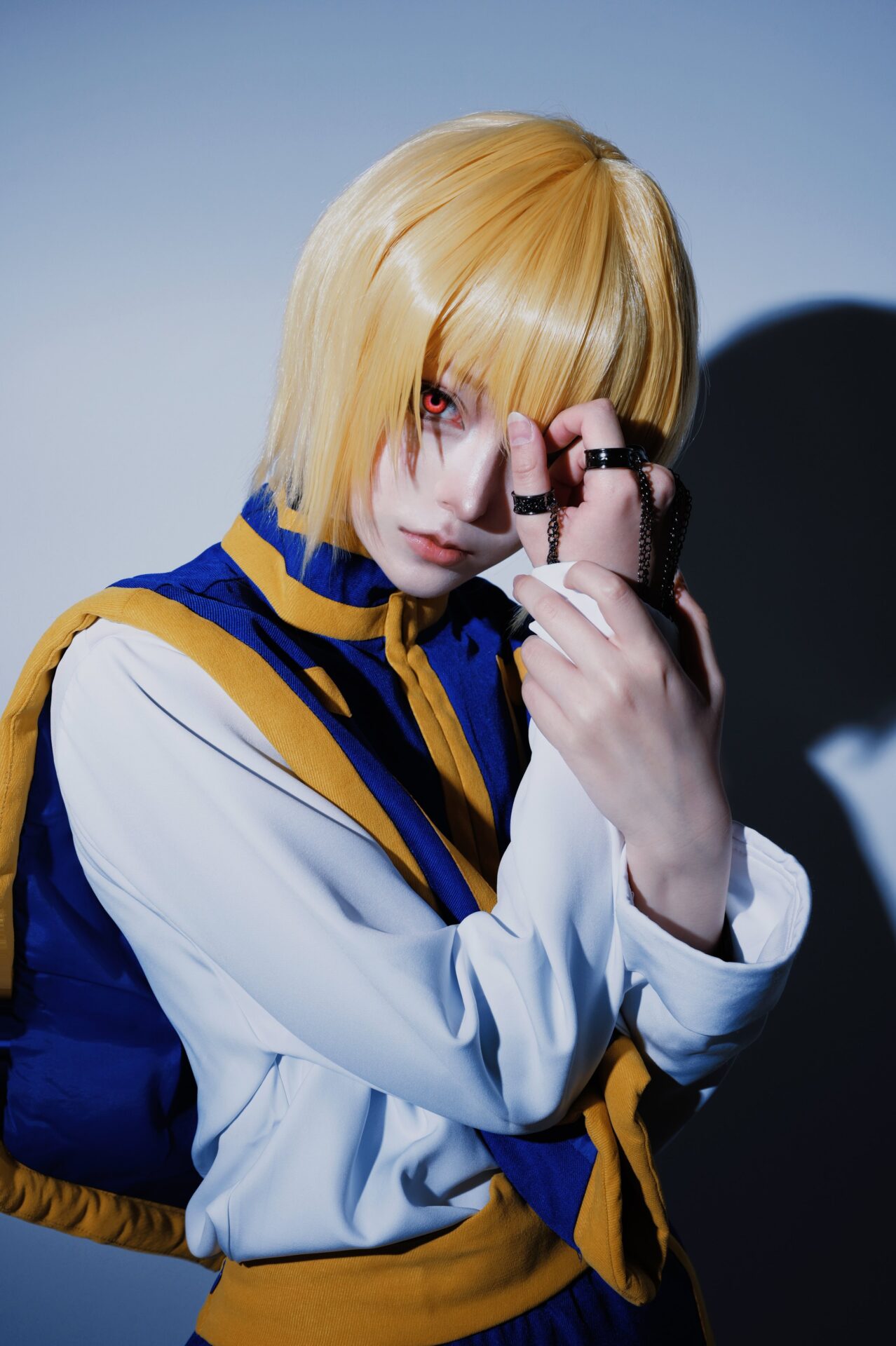 クラピカのコスプレをする慧さん