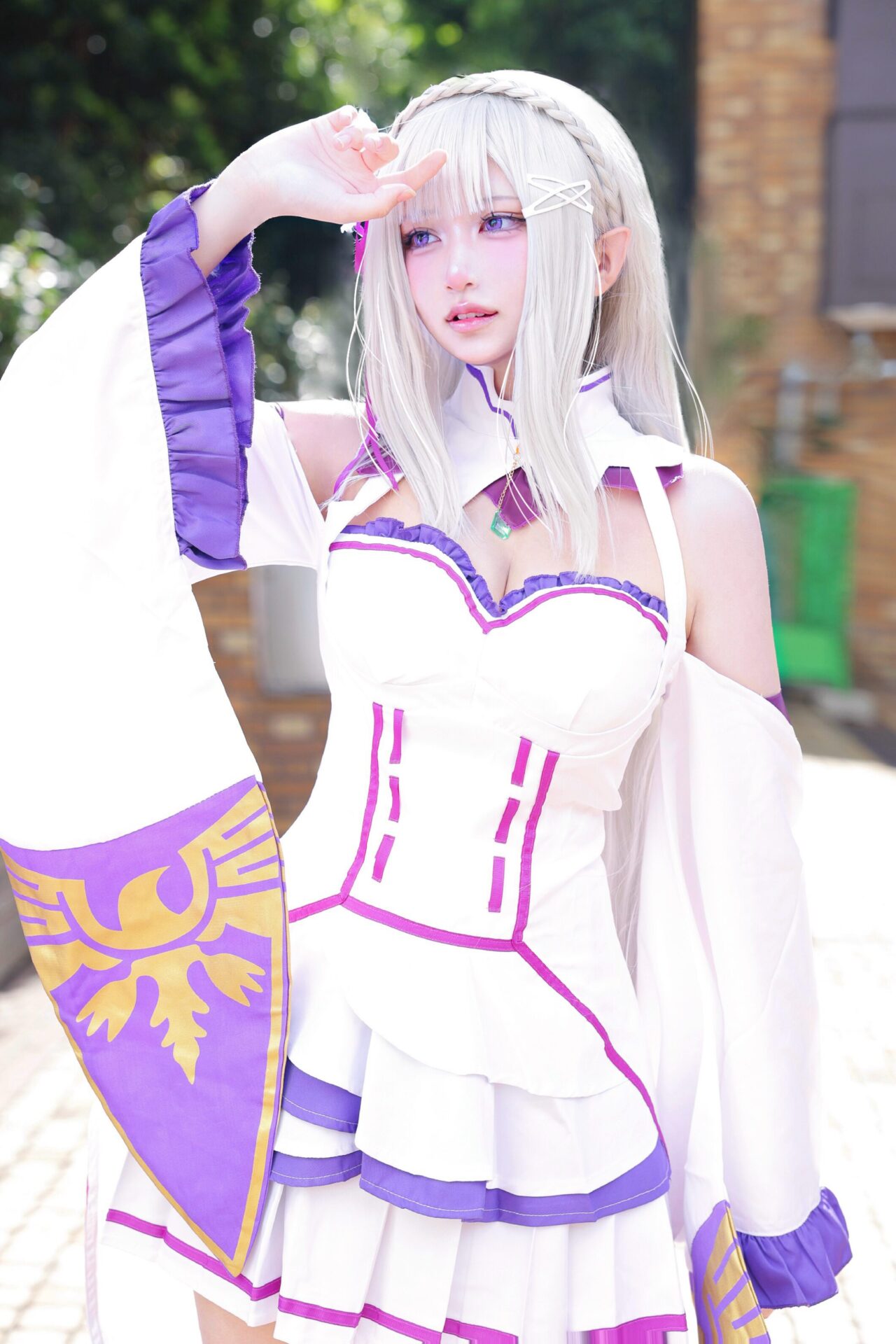 エミリアのコスプレをするりるあさん