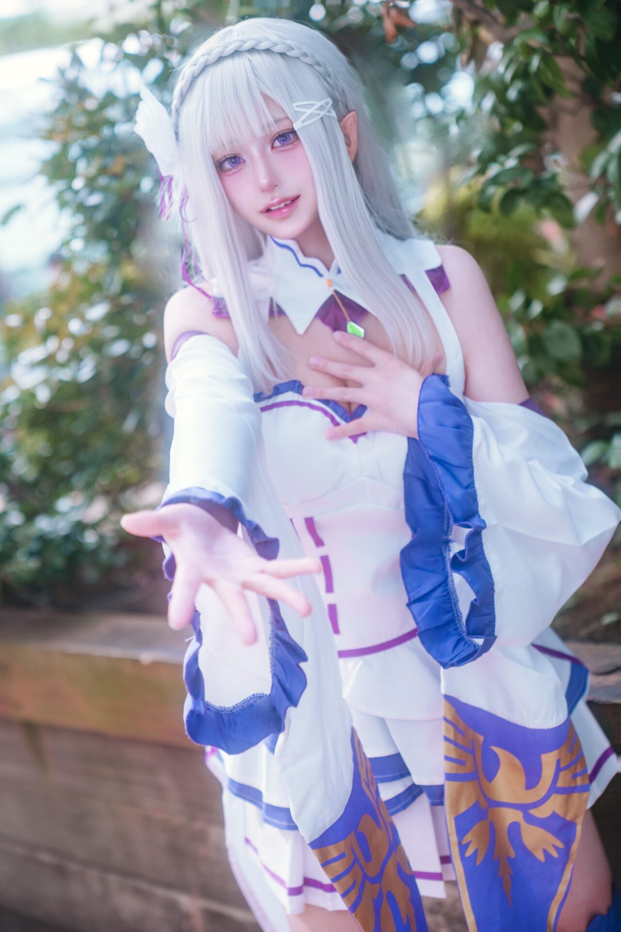 エミリアのコスプレをするりるあさん