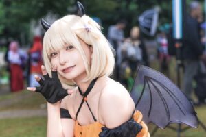 コスプレタイムズ | コスプレイヤー「もちゃ」｜太陽のような明るさと月のような影をもつ金髪美少女「錦木千束」コスプレ - Evoto