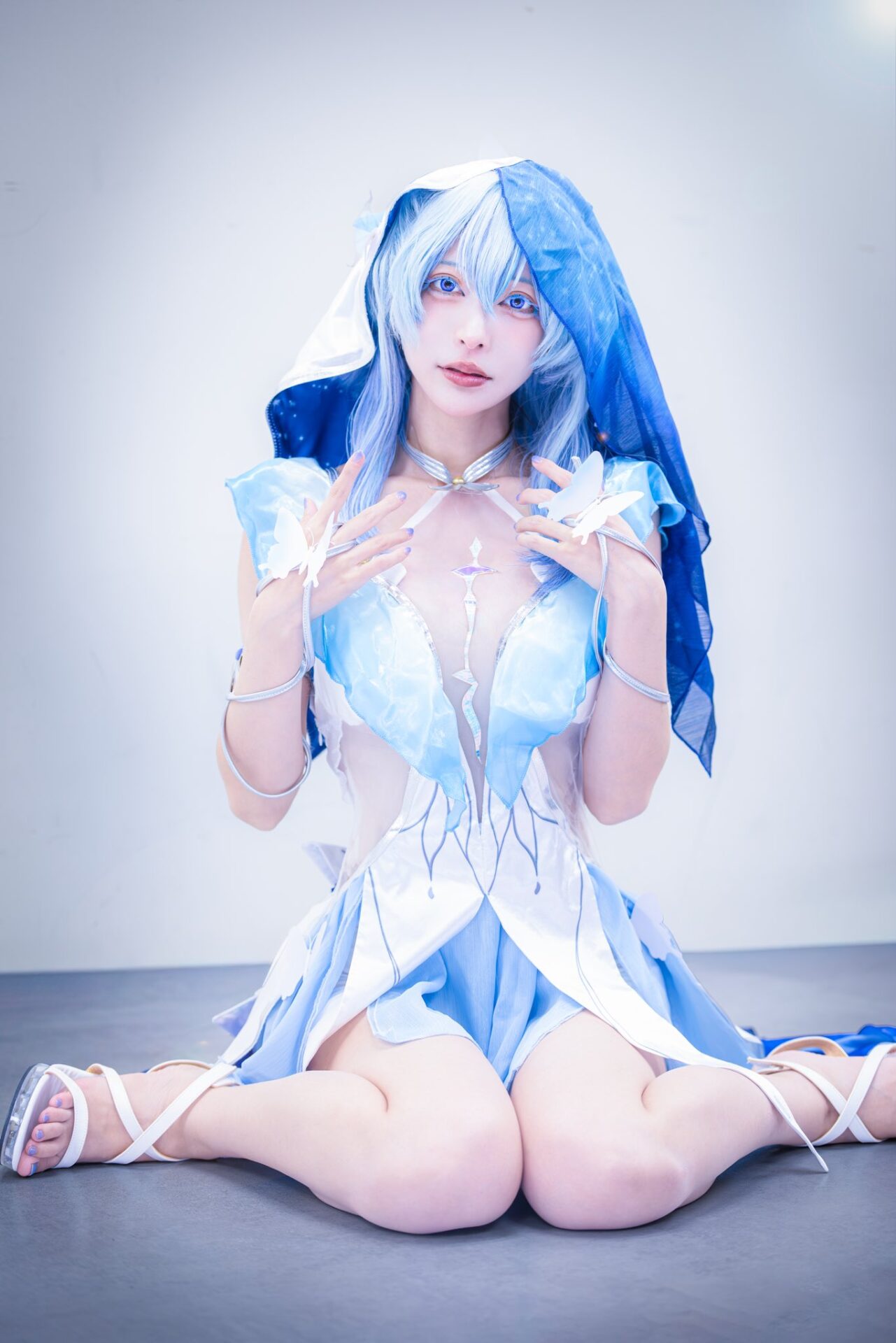 ショアキーパーのコスプレをする天世りはさん