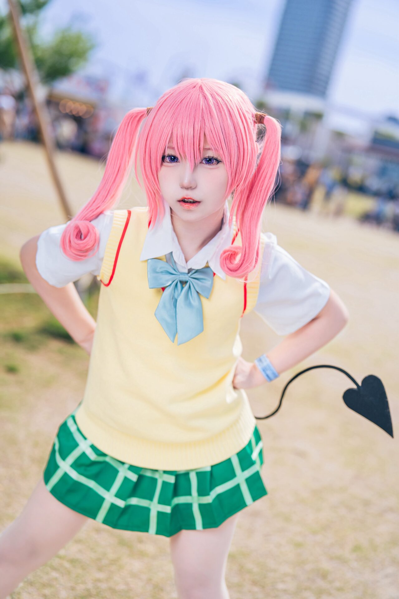 ナナ・アスタ・デビルークのコスプレをするAOIさん