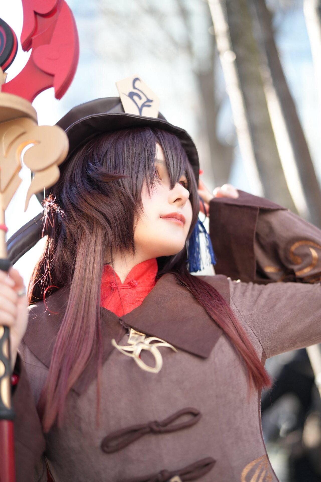 胡桃のコスプレをする天音ちかさん