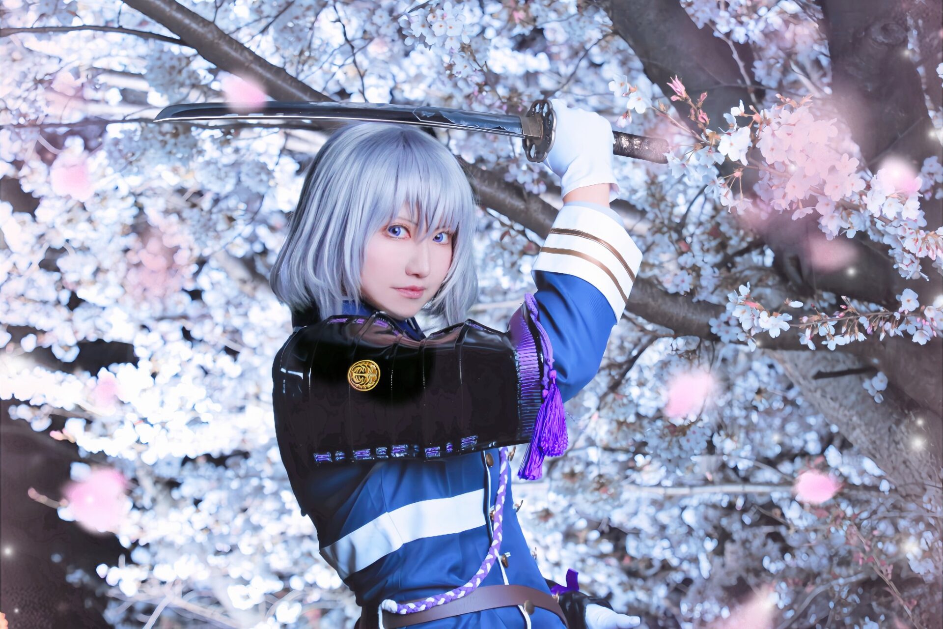 骨喰藤四郎のコスプレをする雲母凪帆さん