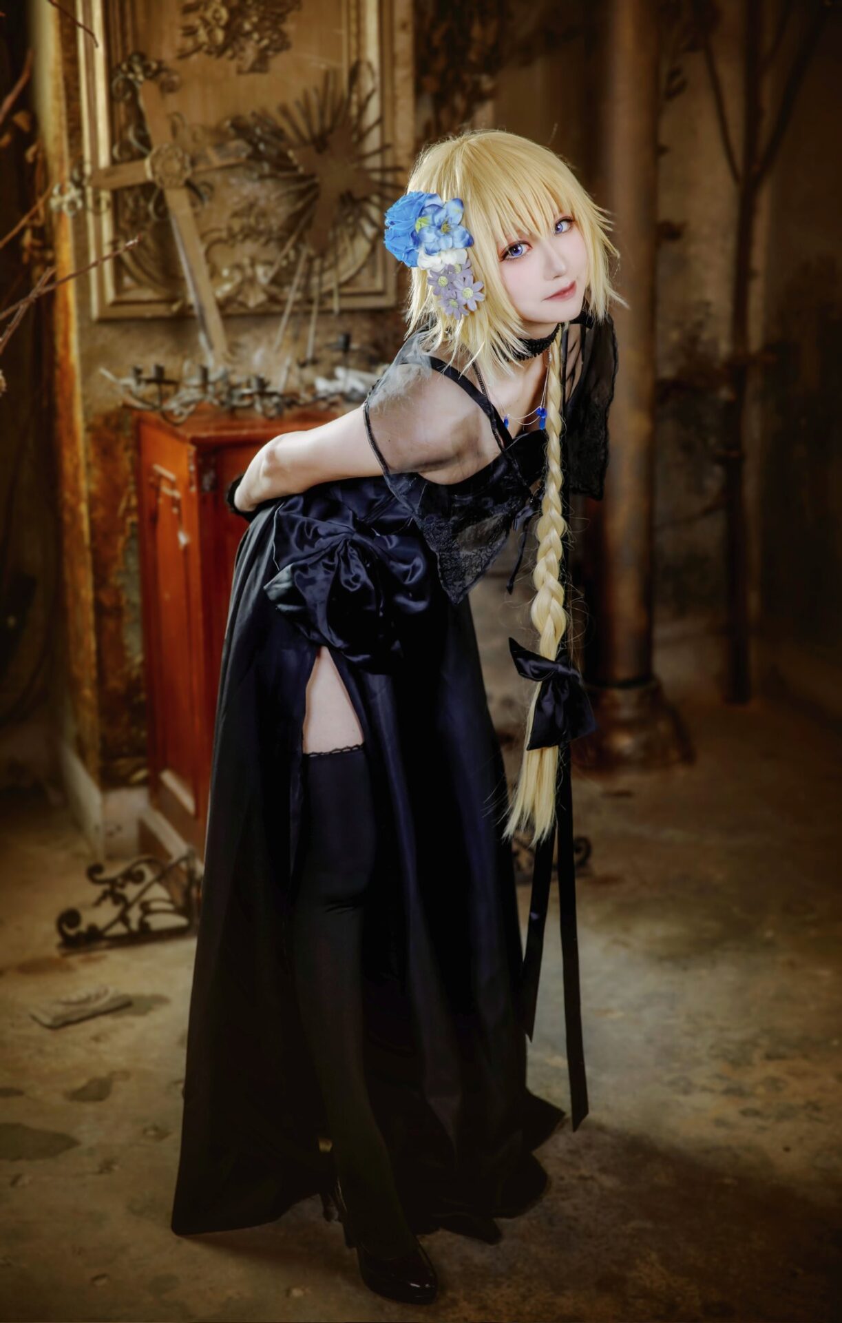 ジャンヌ・ダルクのコスプレをする雲母凪帆さん