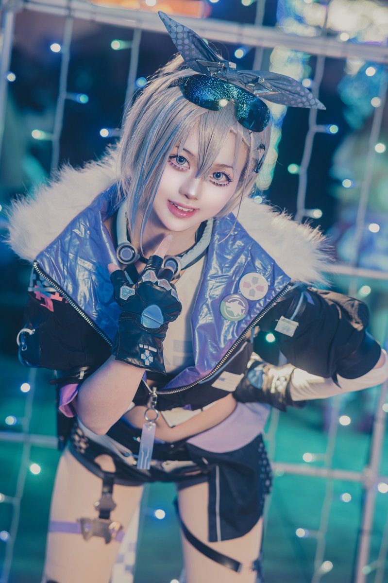 銀狼のコスプレをする桃猫りんごさん