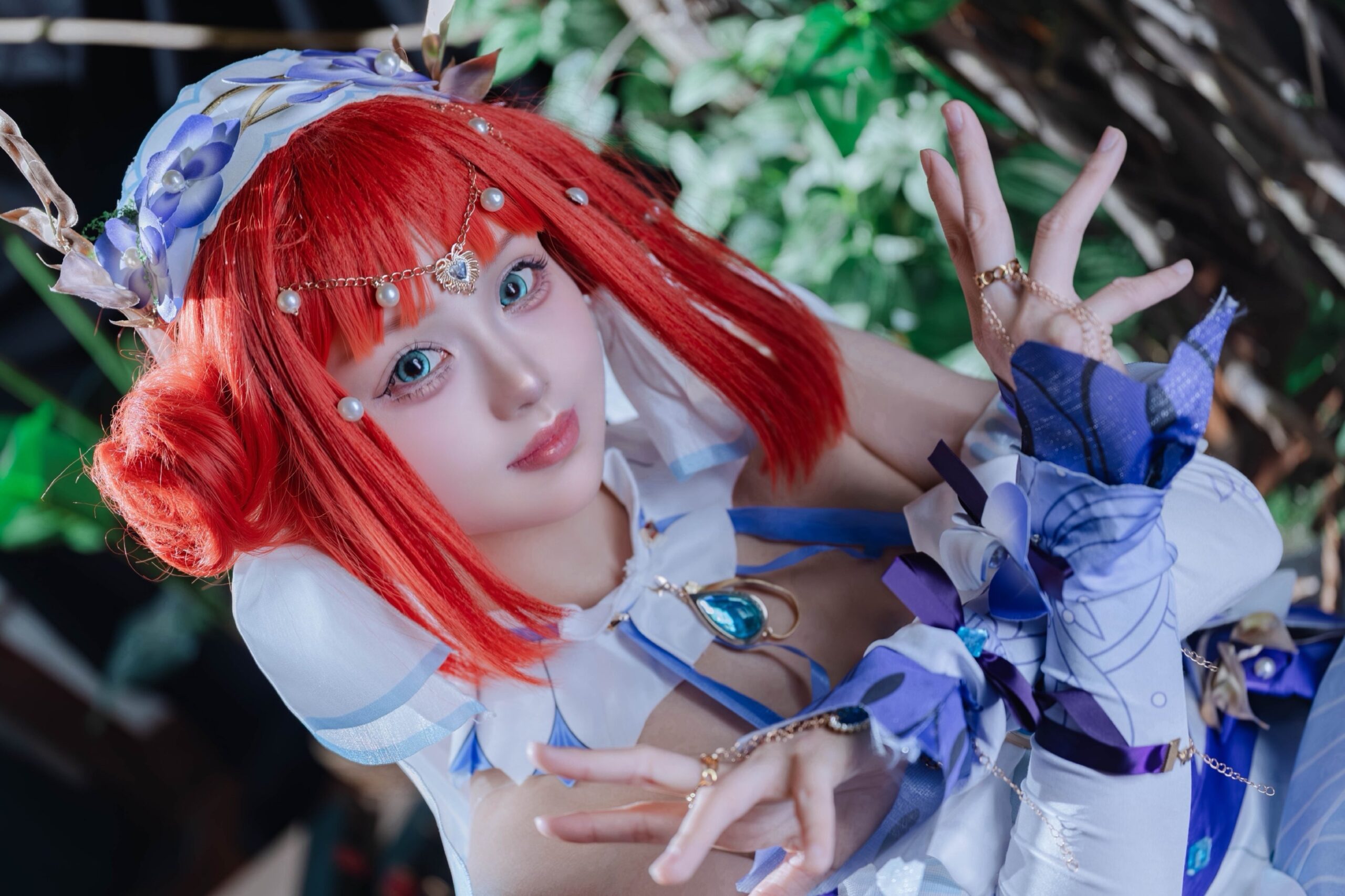 ニィロウのコスプレをする桃猫りんごさん