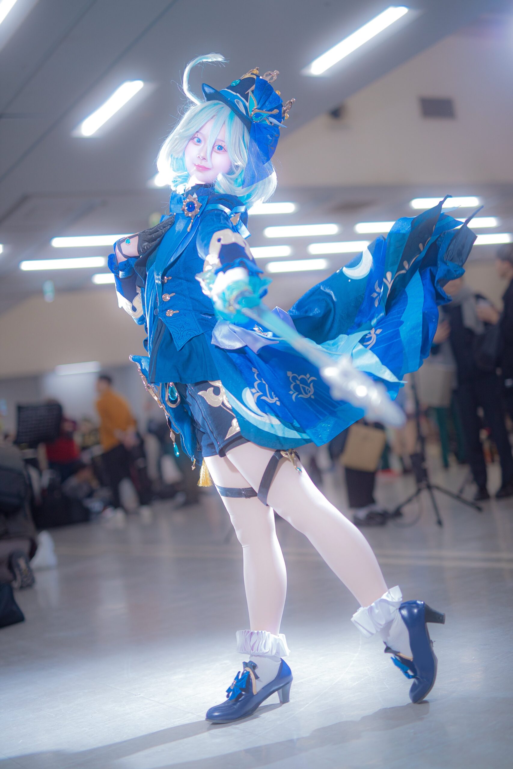 フリーナのコスプレをする桃猫りんごさん