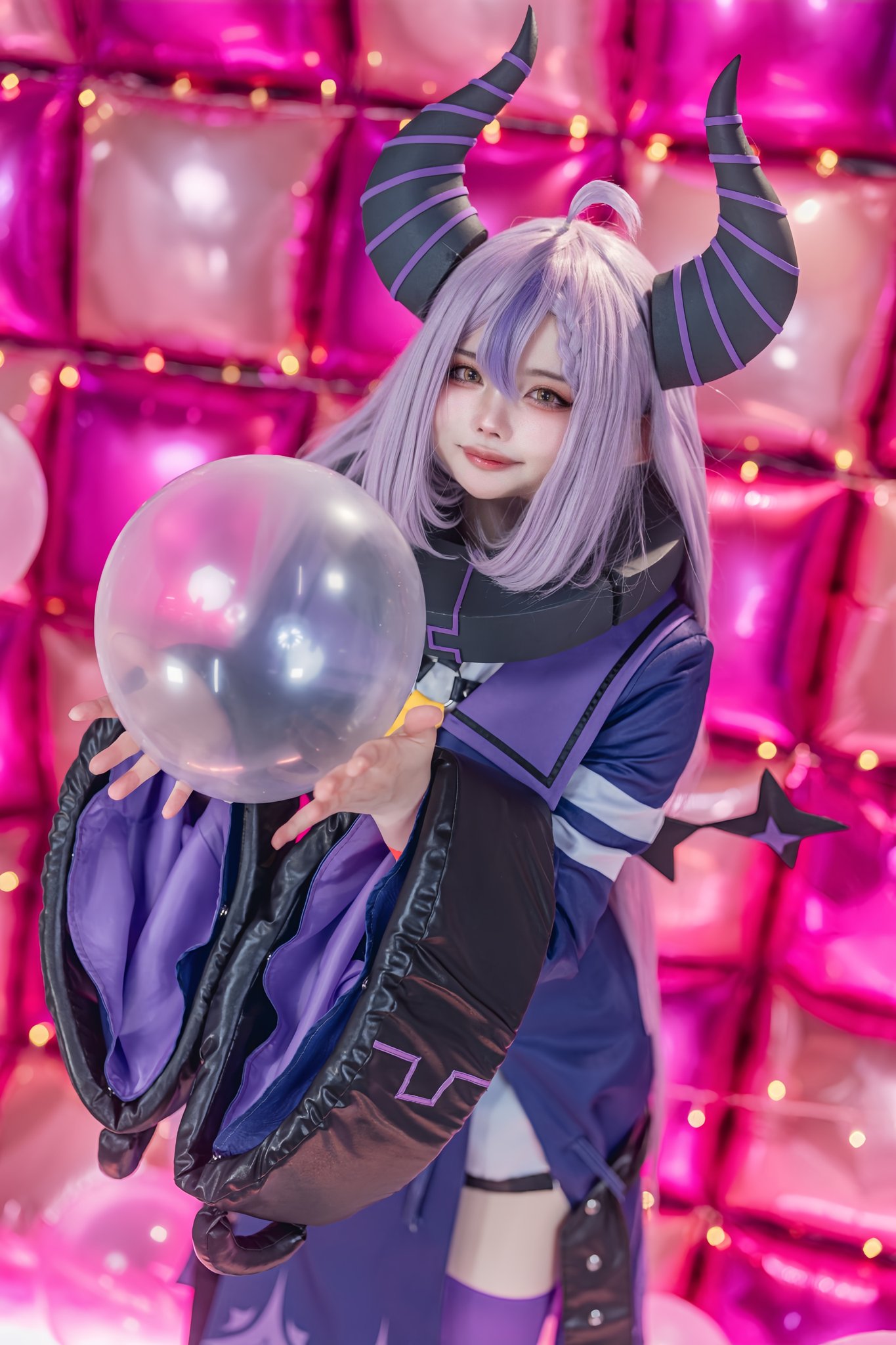 ラプラス・ダークネスのコスプレをする月城りあさん