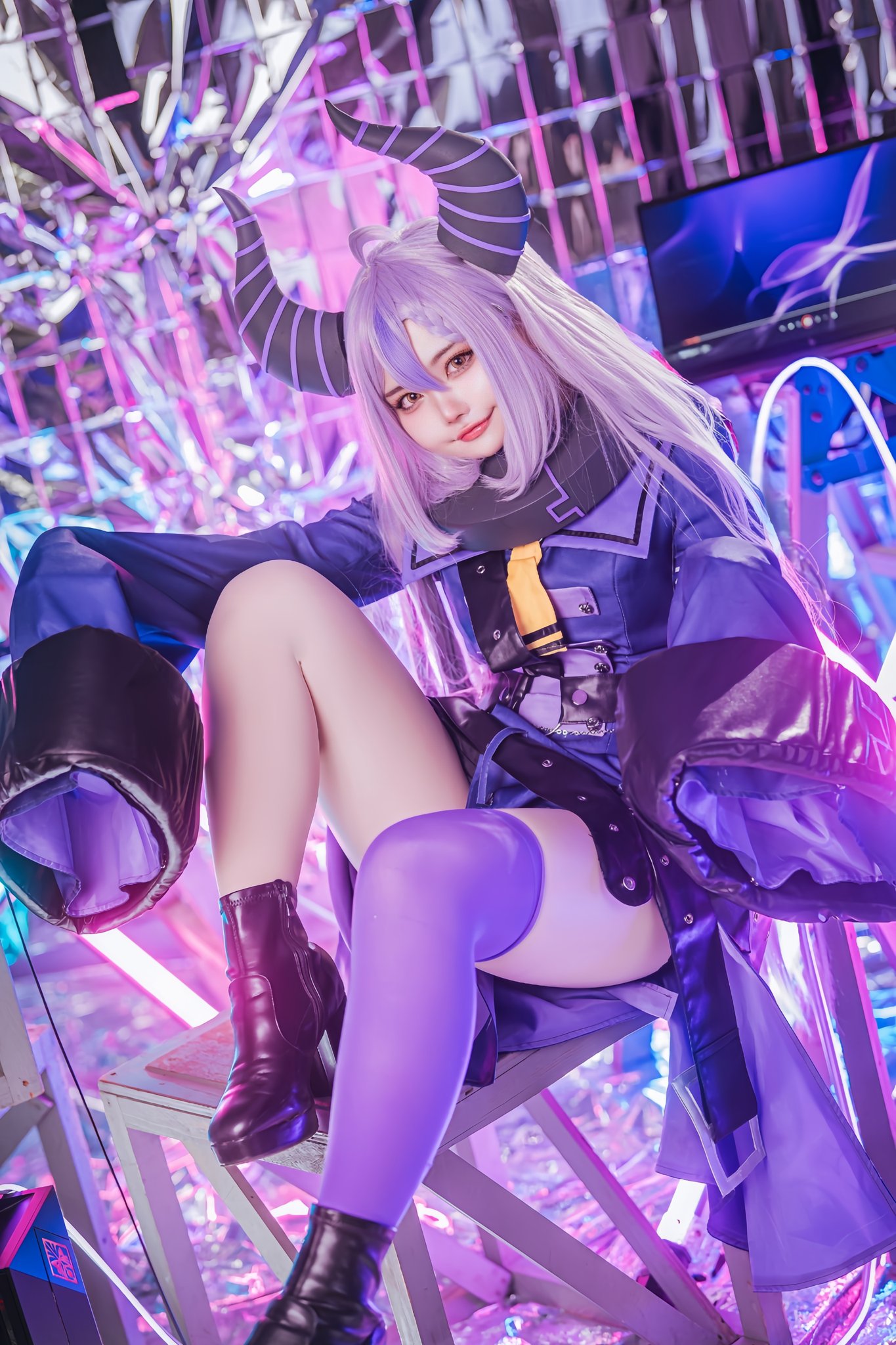 ラプラス・ダークネスのコスプレをする月城りあさん