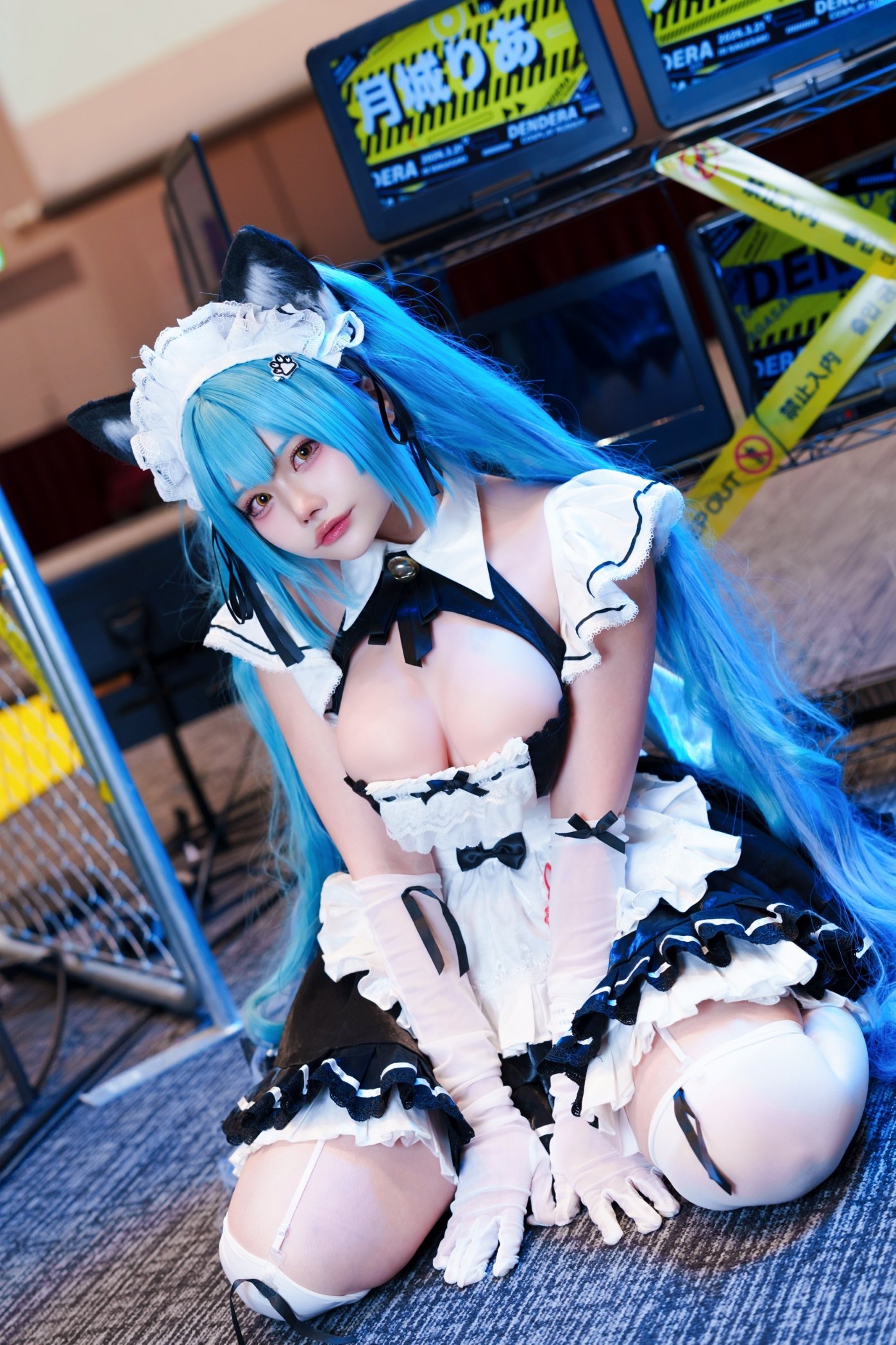 プリバティ(メイド衣装)のコスプレをする月城りあさん