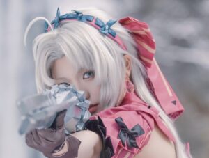 コスプレタイムズ | コスプレイヤー【百越らい】｜白銀の髪をもつモンテリファミリーの次女「カルロッタ」コスプレ - IMG_9281