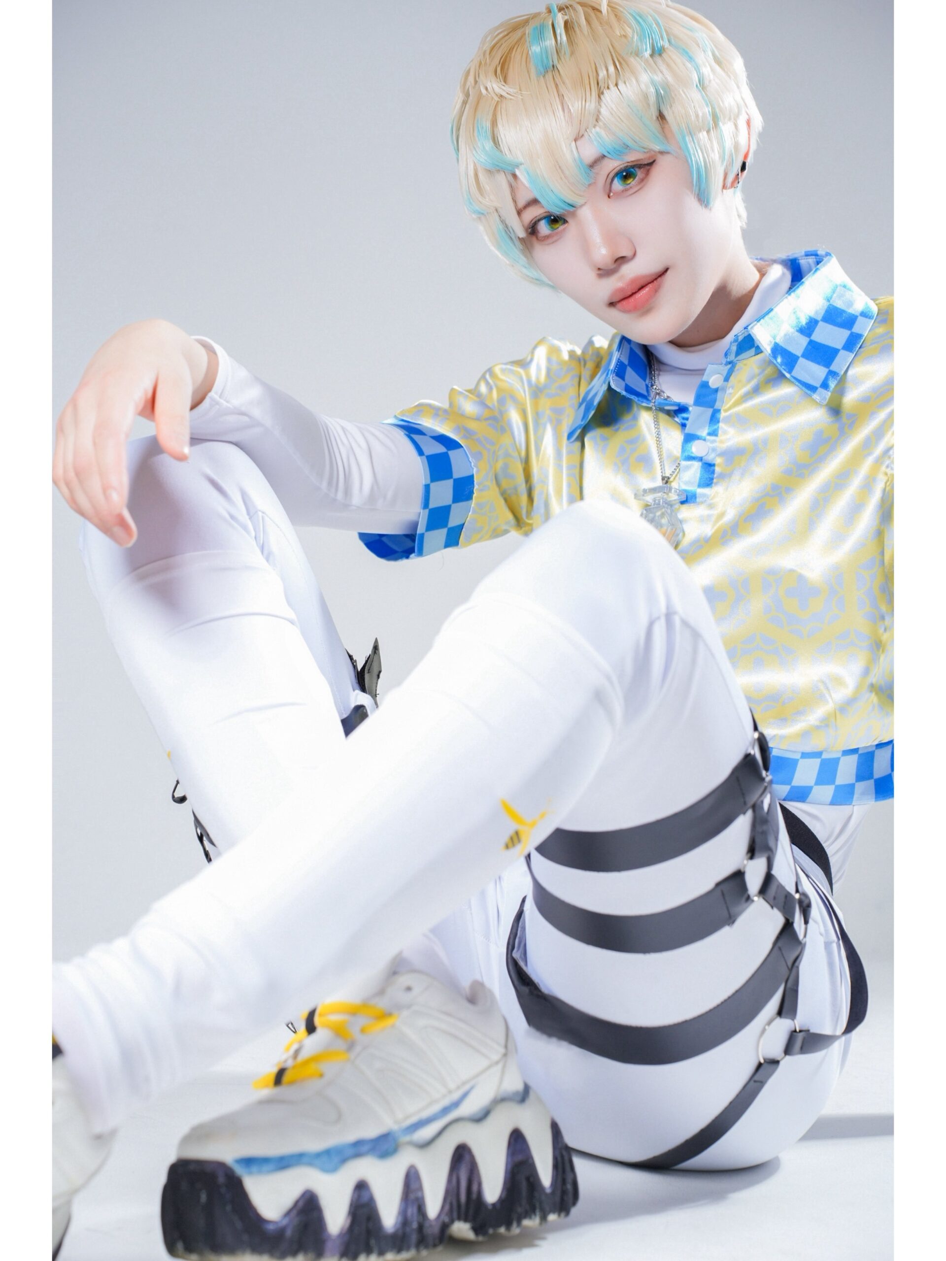 緋八マナのコスプレをするあおぴさん