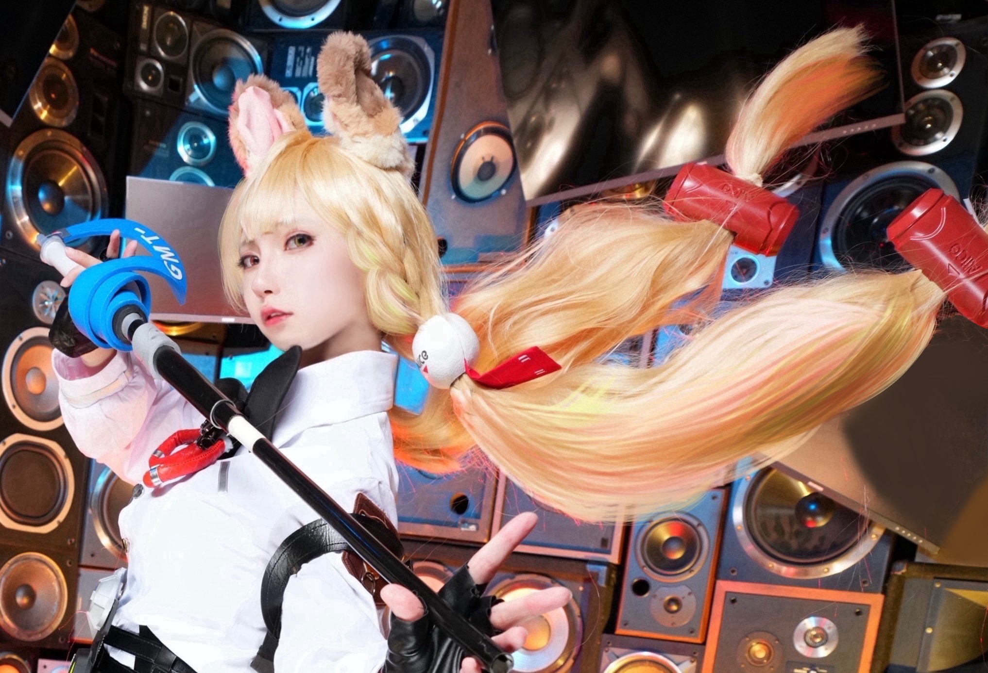 アリス・タイムフィールドのコスプレをするルシエルさん