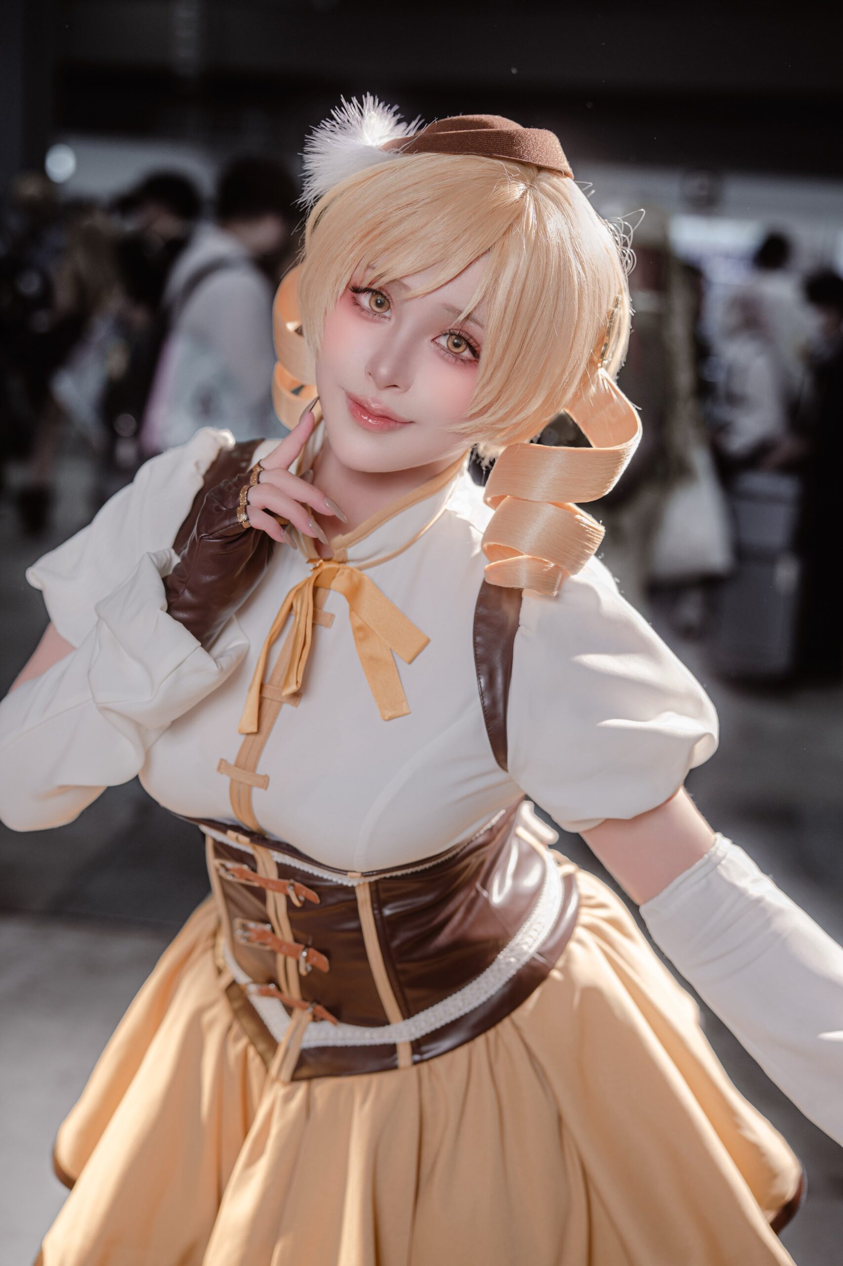 巴マミのコスプレをするTOMOSUKEさん